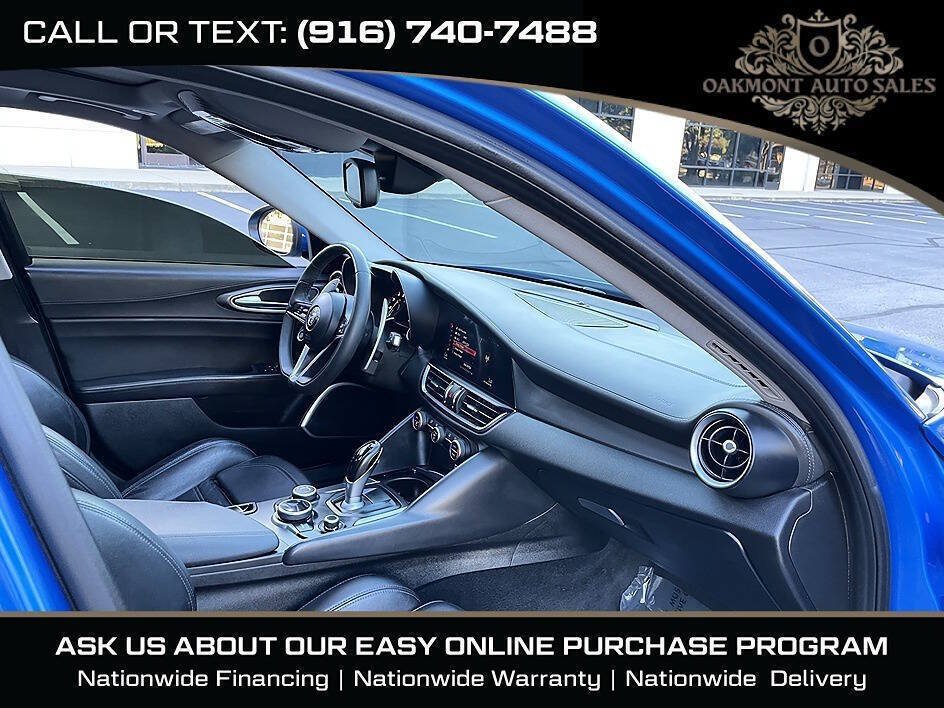 Used 2017 Alfa Romeo Giulia Ti w/ TI 19" Sport Package RWD image 13