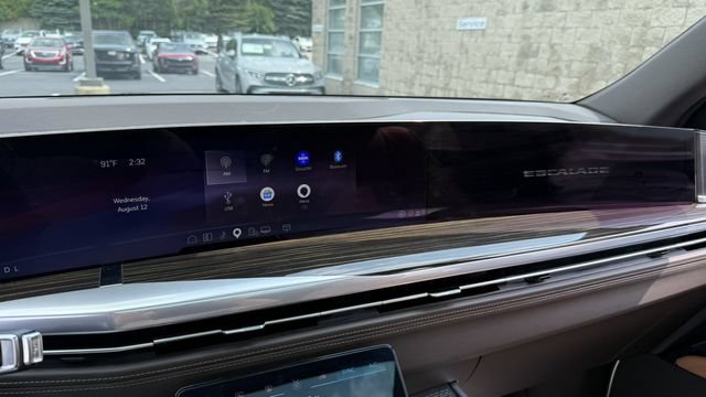 Used 2025 Cadillac Escalade Premium Luxury w/ LPO, Floor Liner Package AWD/4WD image 30