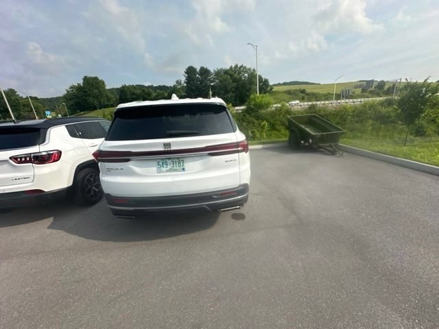 Used 2025 Buick Enclave Preferred AWD/4WD image 27