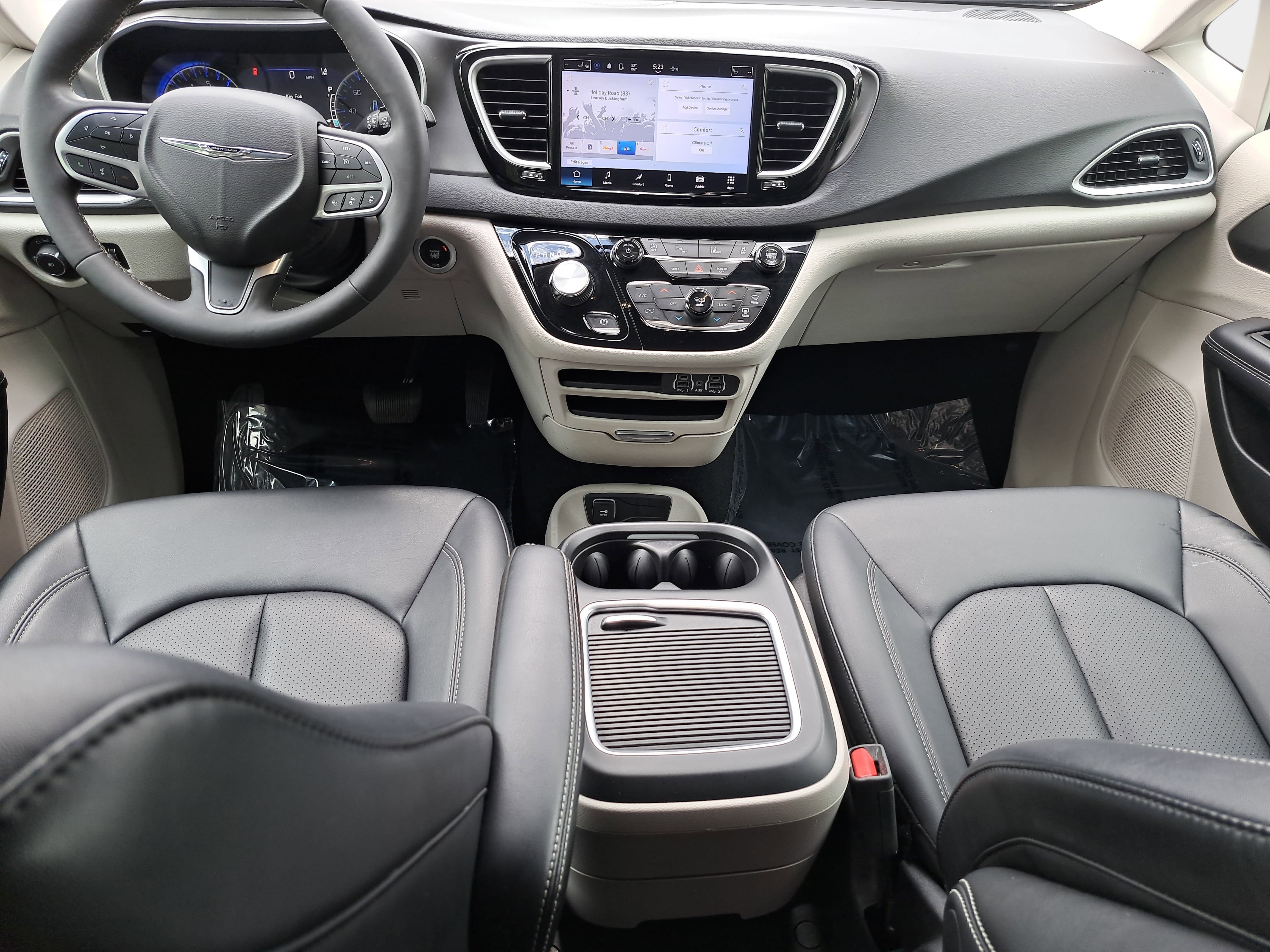 Used 2024 Chrysler Pacifica Touring-L FWD image 9