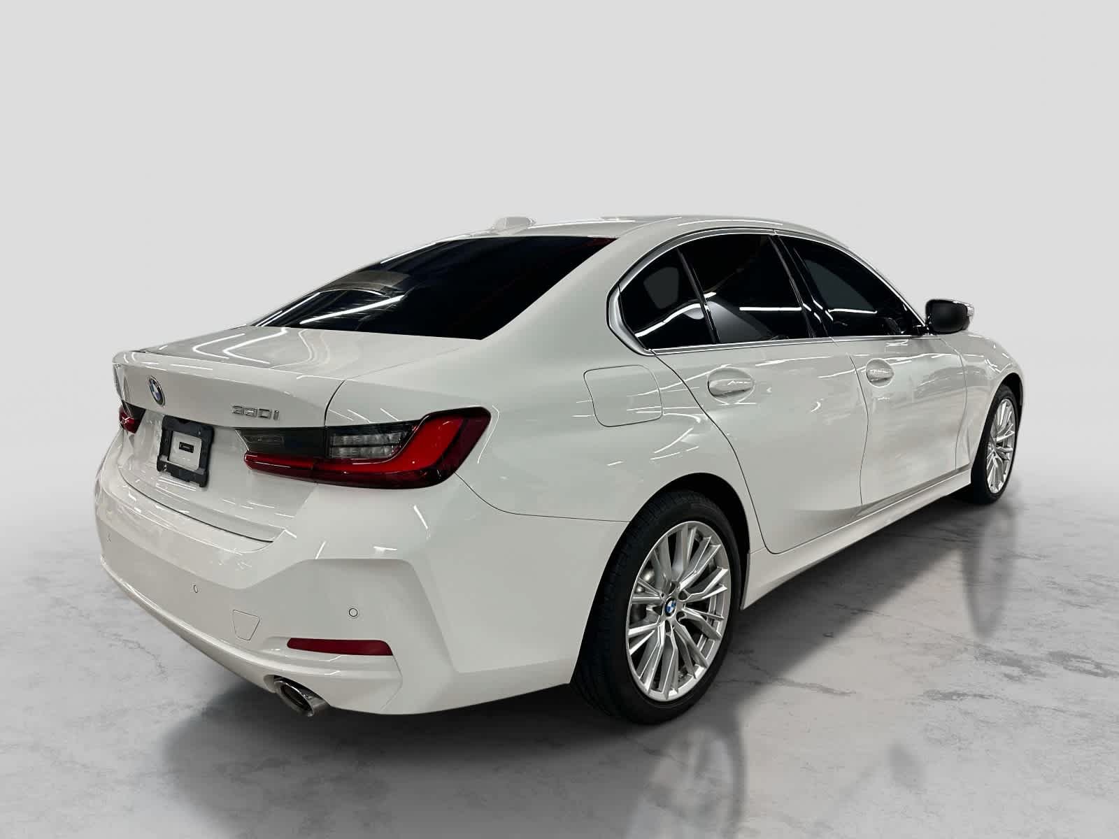 Used 2024 BMW 330i xDrive Sedan w/ Convenience Package AWD/4WD image 5