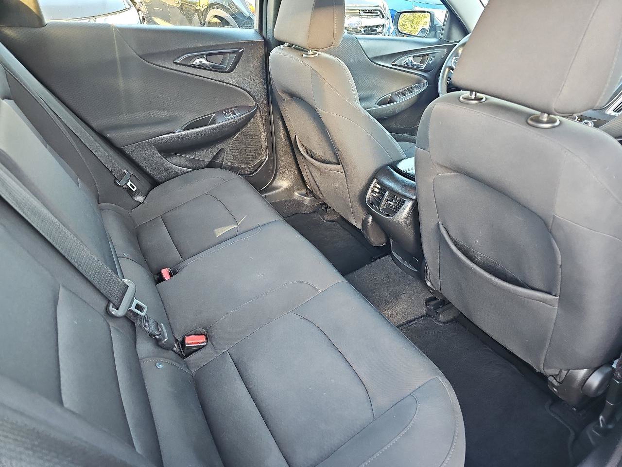 Used 2018 Chevrolet Malibu LT FWD image 19