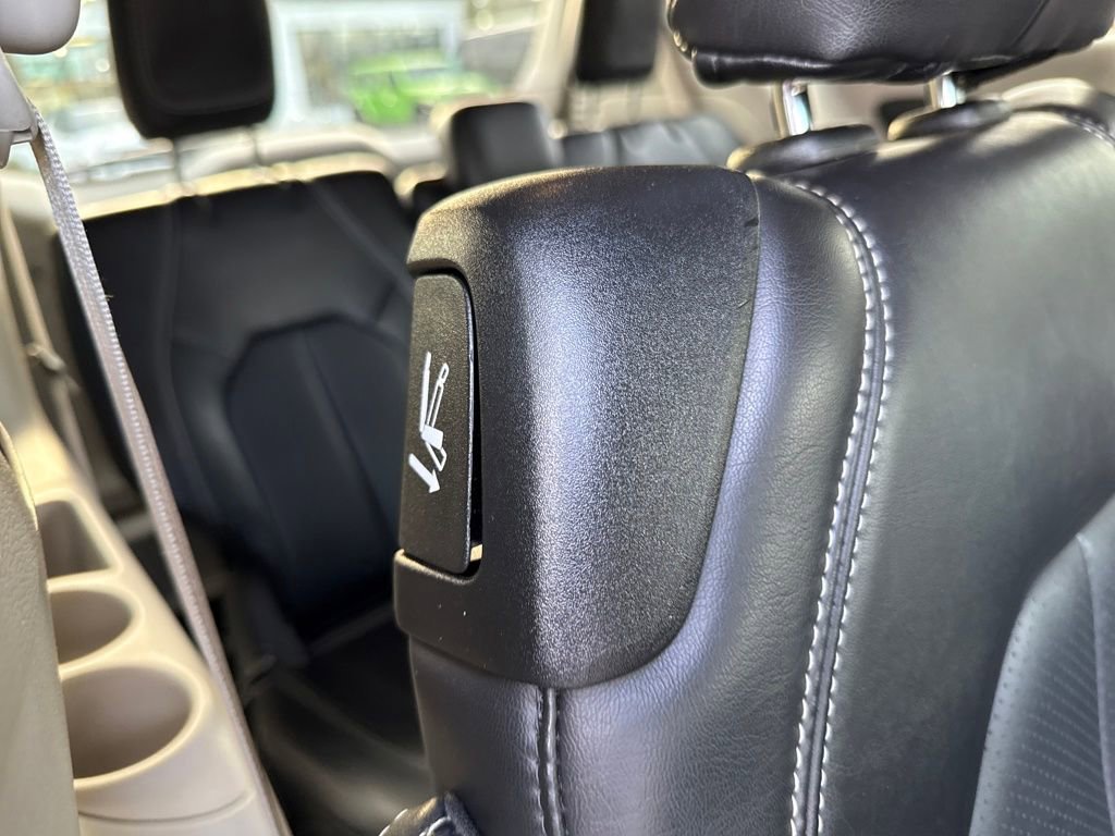 Used 2024 Chrysler Pacifica Touring-L image 29