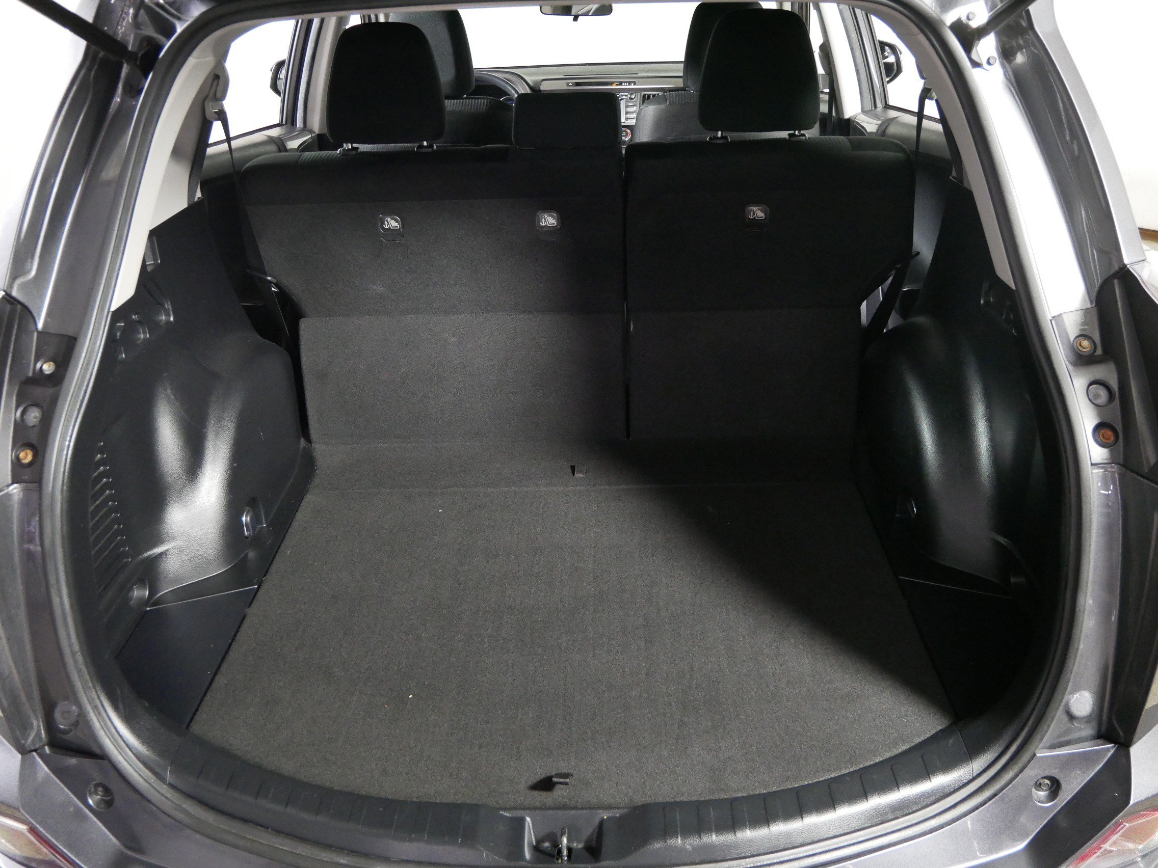 Used 2017 Toyota RAV4 LE w/ All Weather Liner Package AWD/4WD image 18