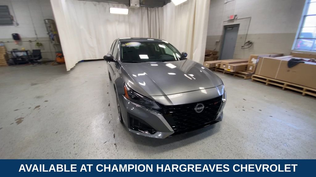 Used 2024 Nissan Altima 2.5 SV image 3