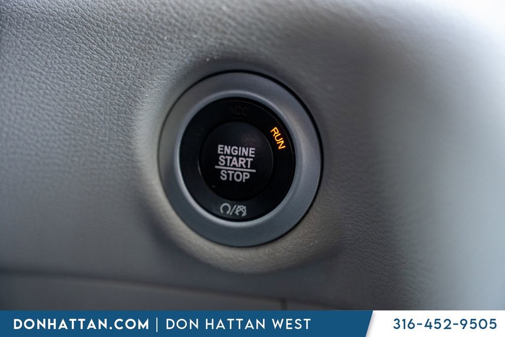 Used 2023 Chrysler Pacifica Touring-L image 13