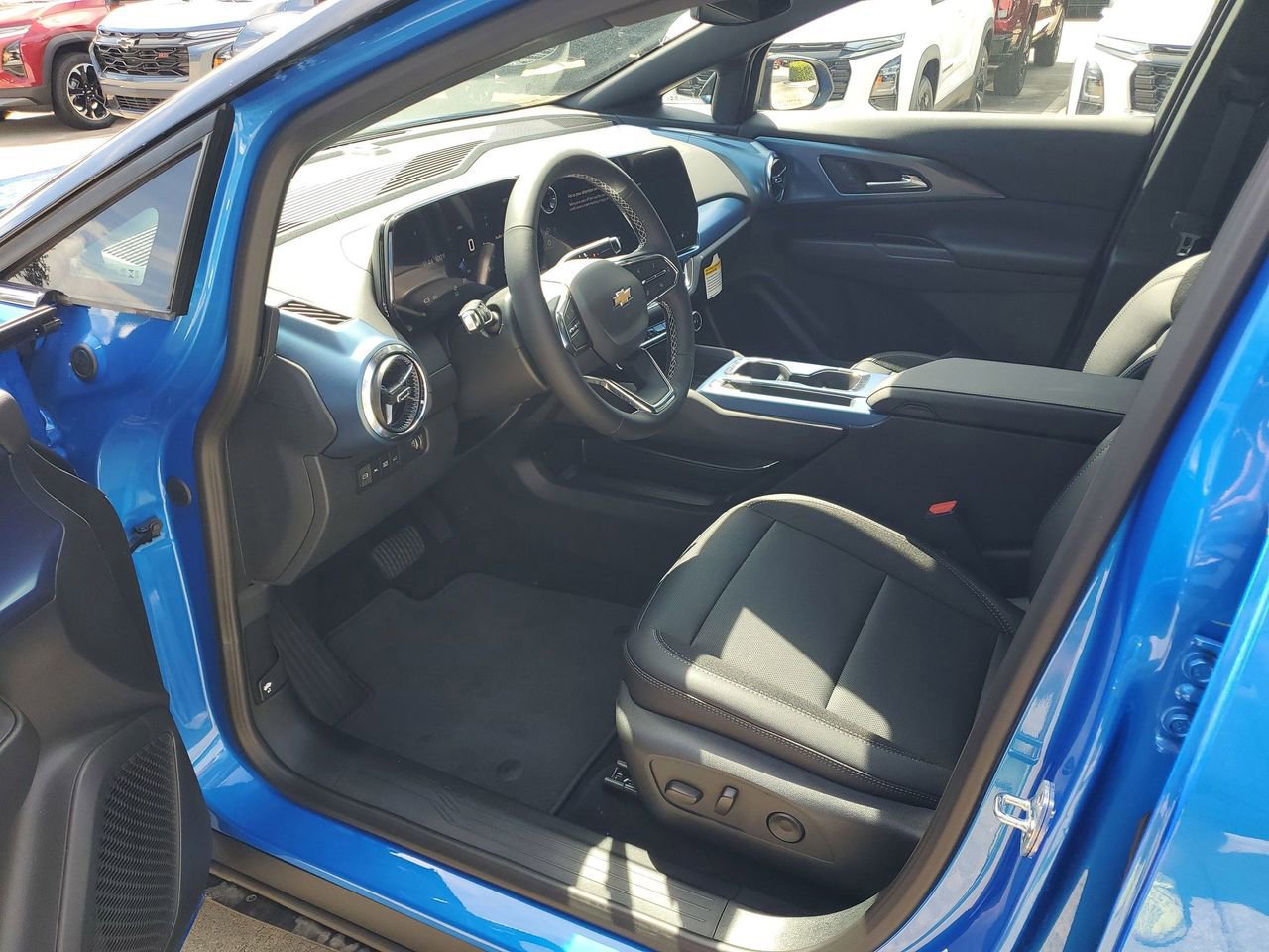 New 2025 Chevrolet Equinox EV LT image 16