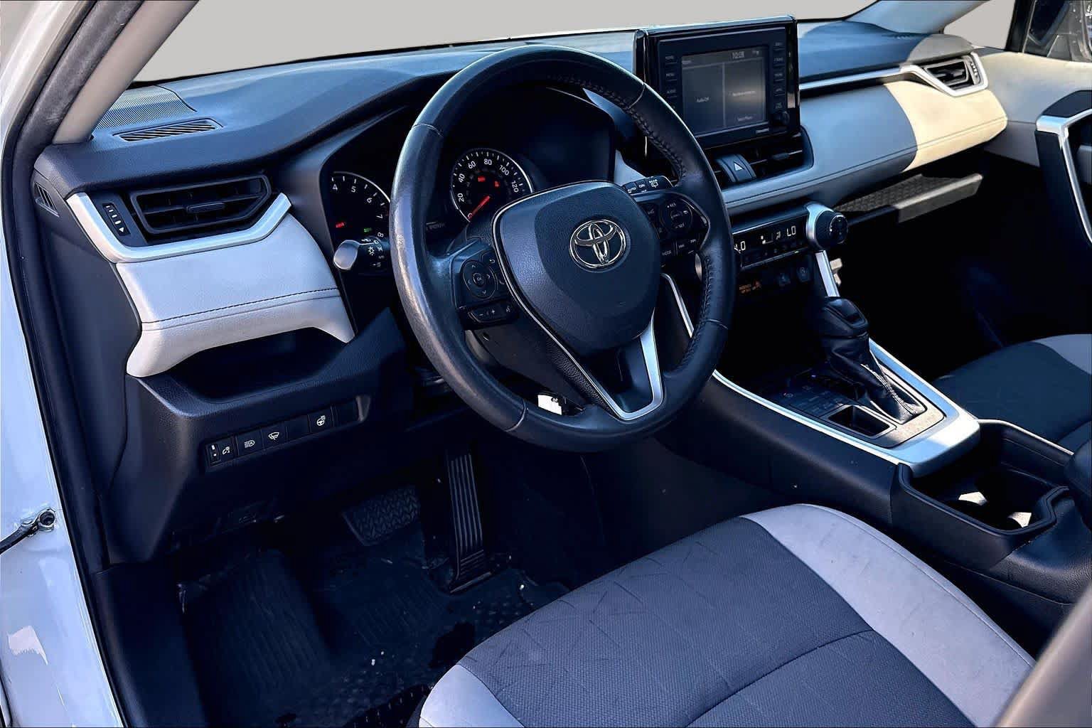 Used 2021 Toyota RAV4 XLE w/ XLE Grade Weather Package AWD/4WD image 17