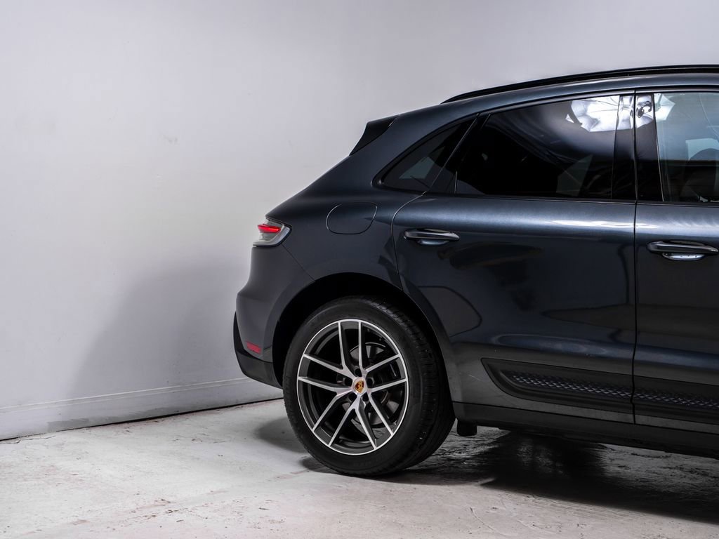 Used 2023 Porsche Macan AWD/4WD image 11