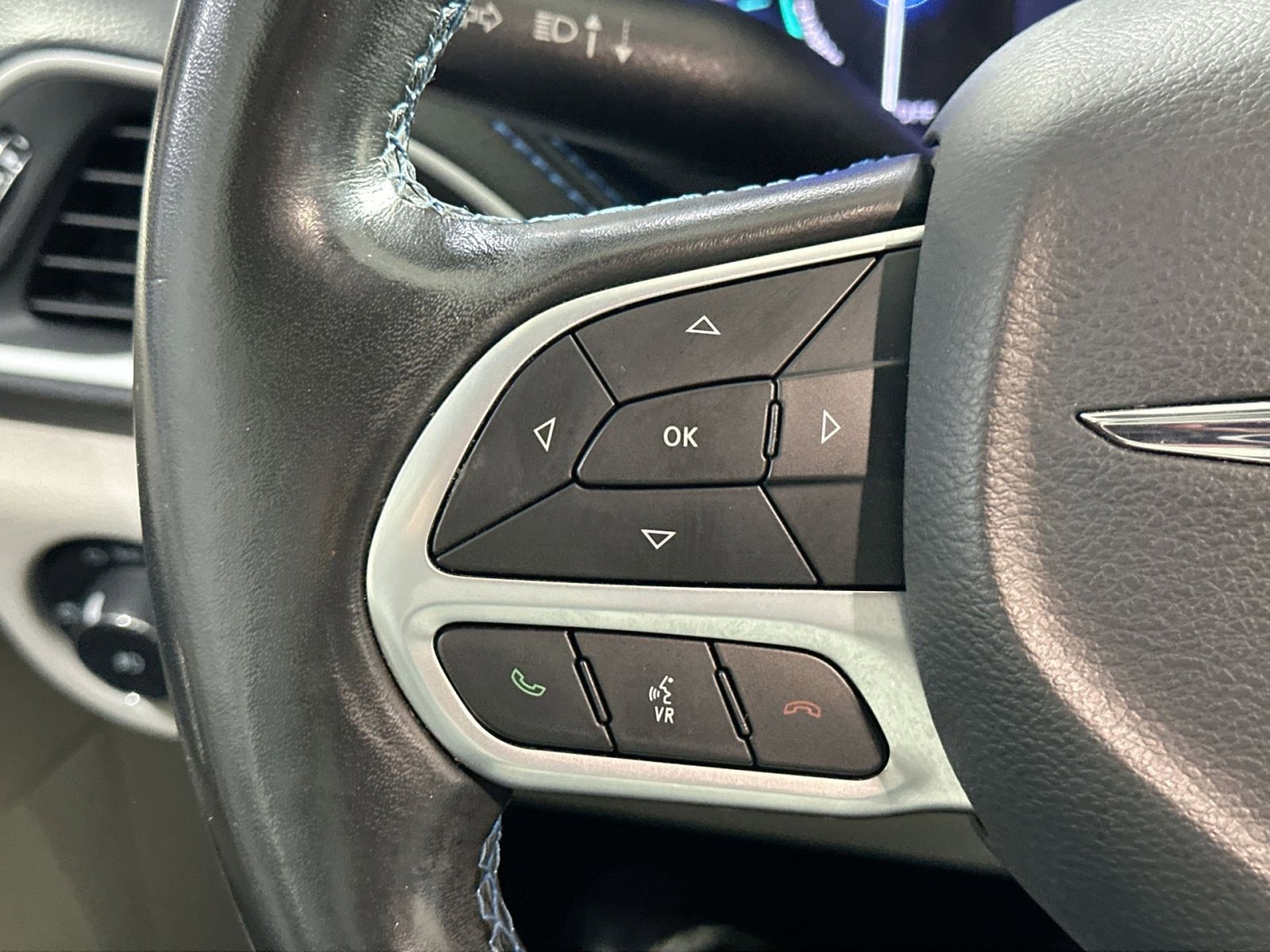 Used 2021 Chrysler Pacifica Touring-L image 21