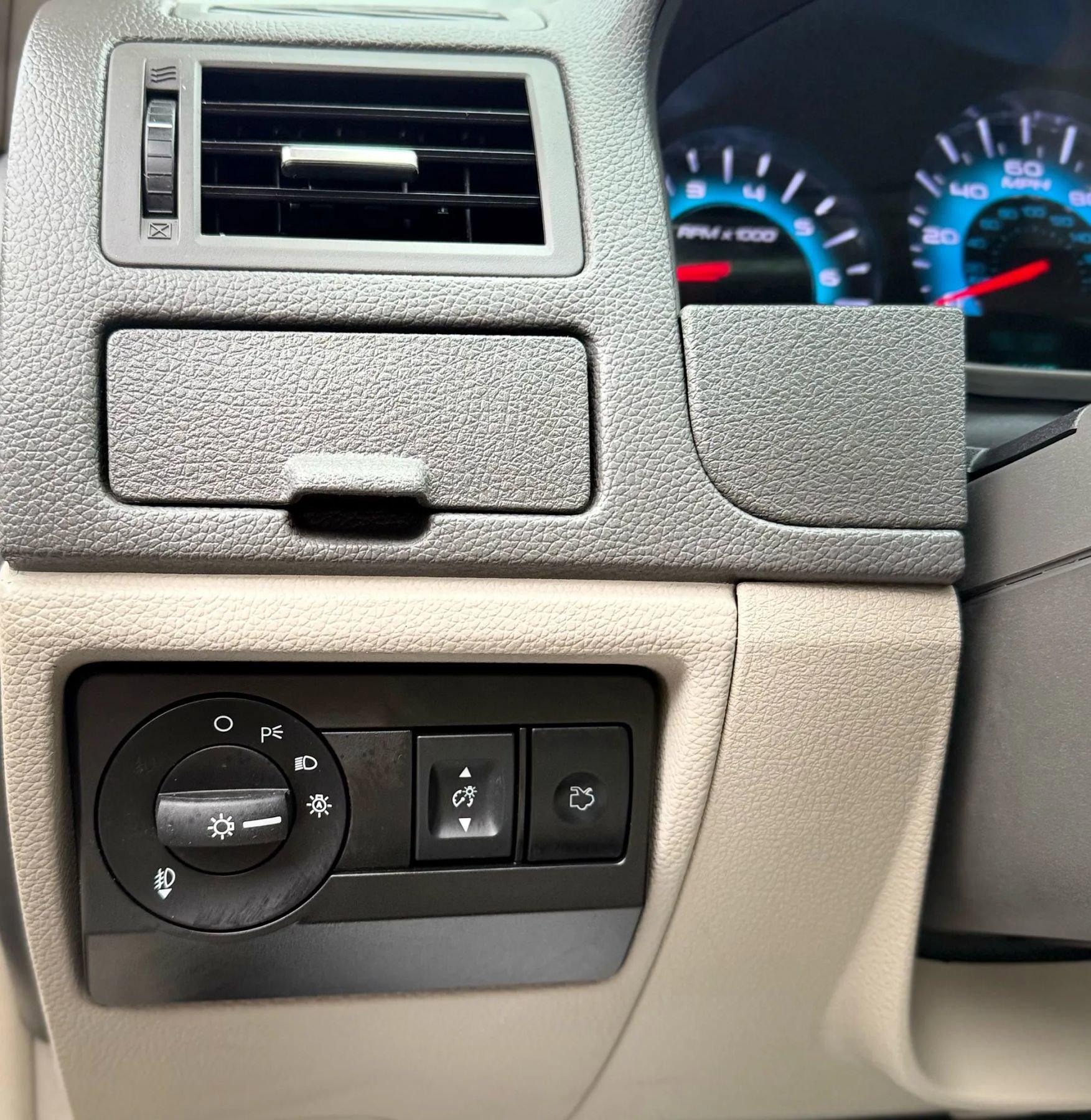 Used 2012 Ford Fusion SEL FWD image 21