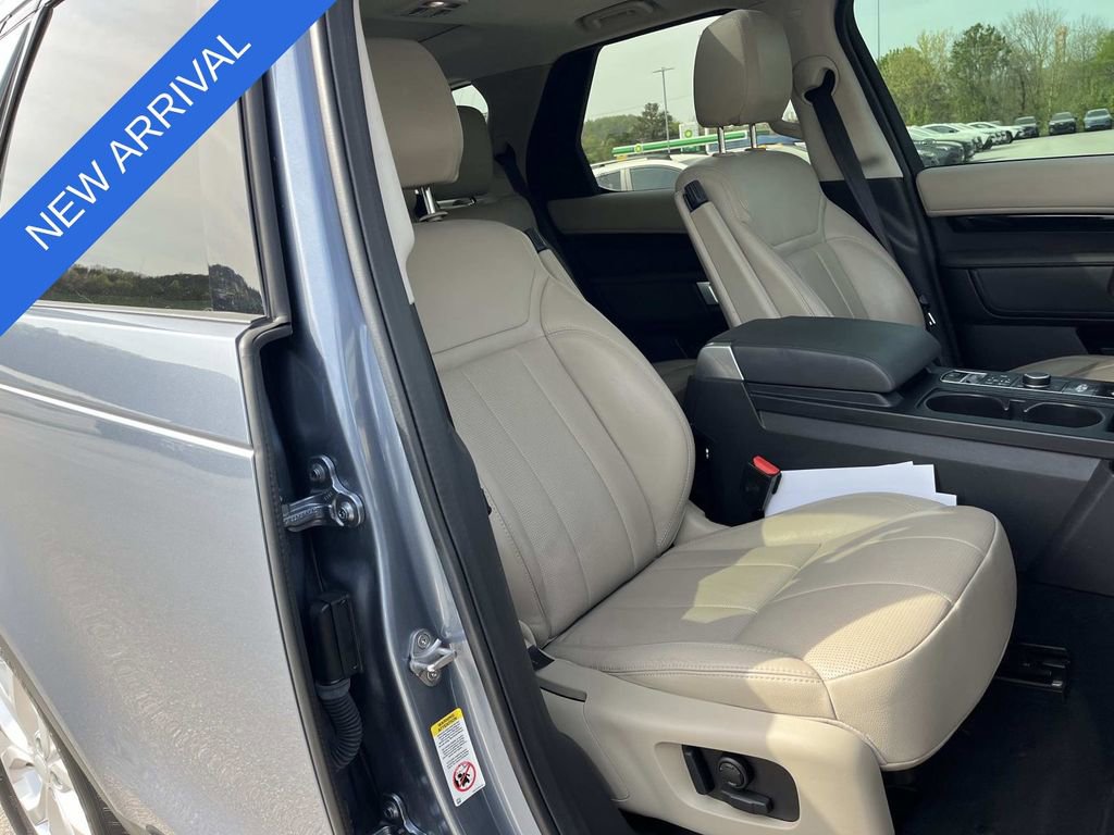 Used 2018 Land Rover Discovery SE image 26