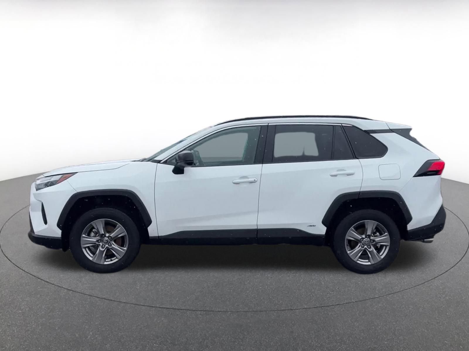 Used 2025 Toyota RAV4 LE image 9