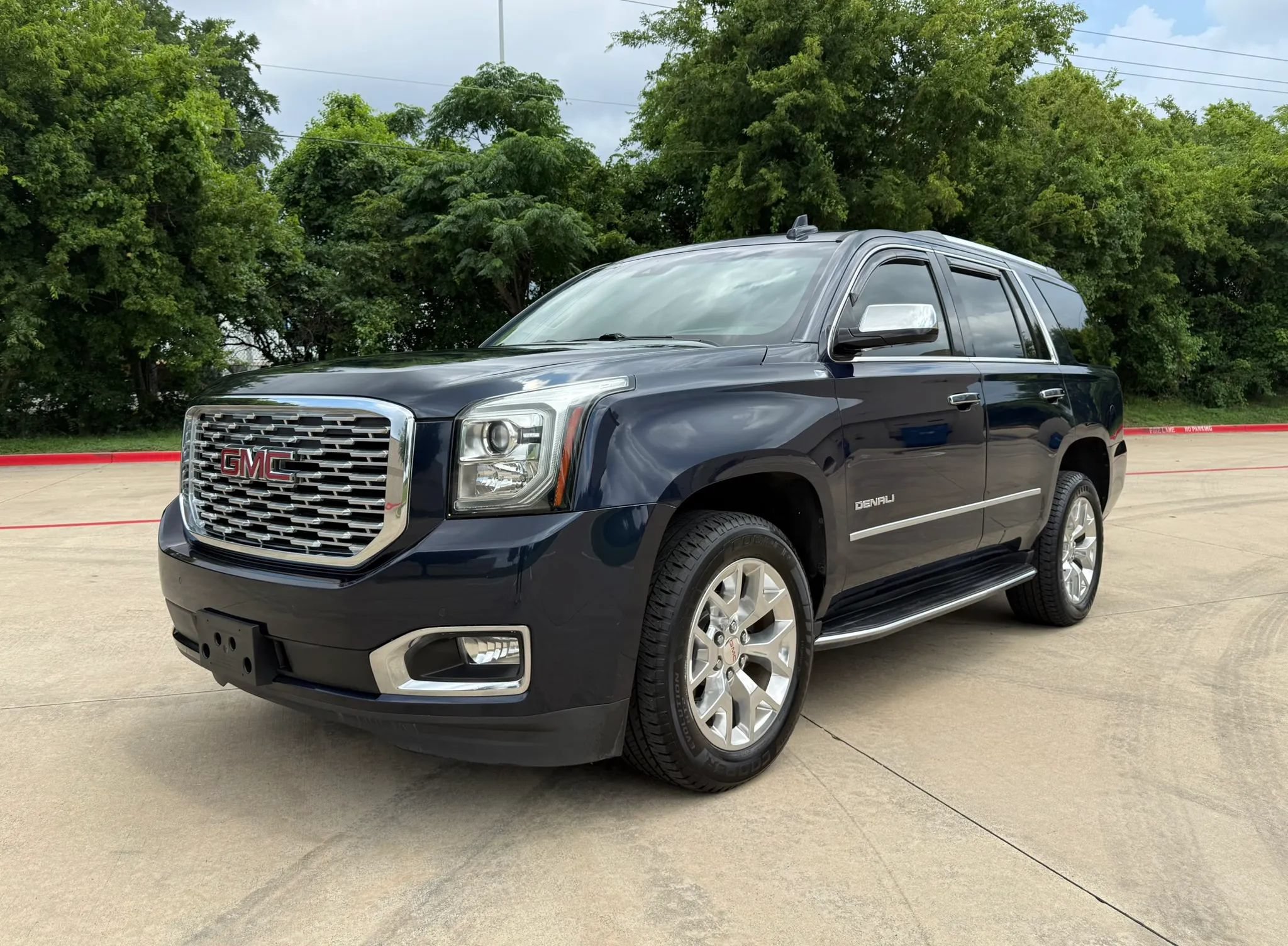 Used 2018 GMC Yukon Denali w/ Enhanced Security Package RWD image 2