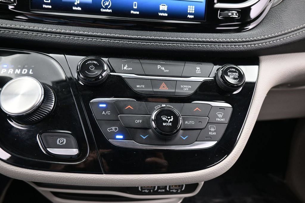 Used 2023 Chrysler Pacifica Touring-L FWD image 23