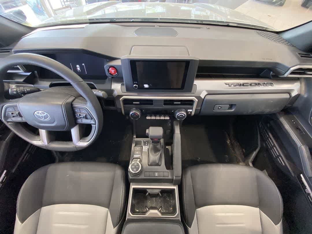 Certified 2025 Toyota Tacoma TRD Off-Road AWD/4WD image 22