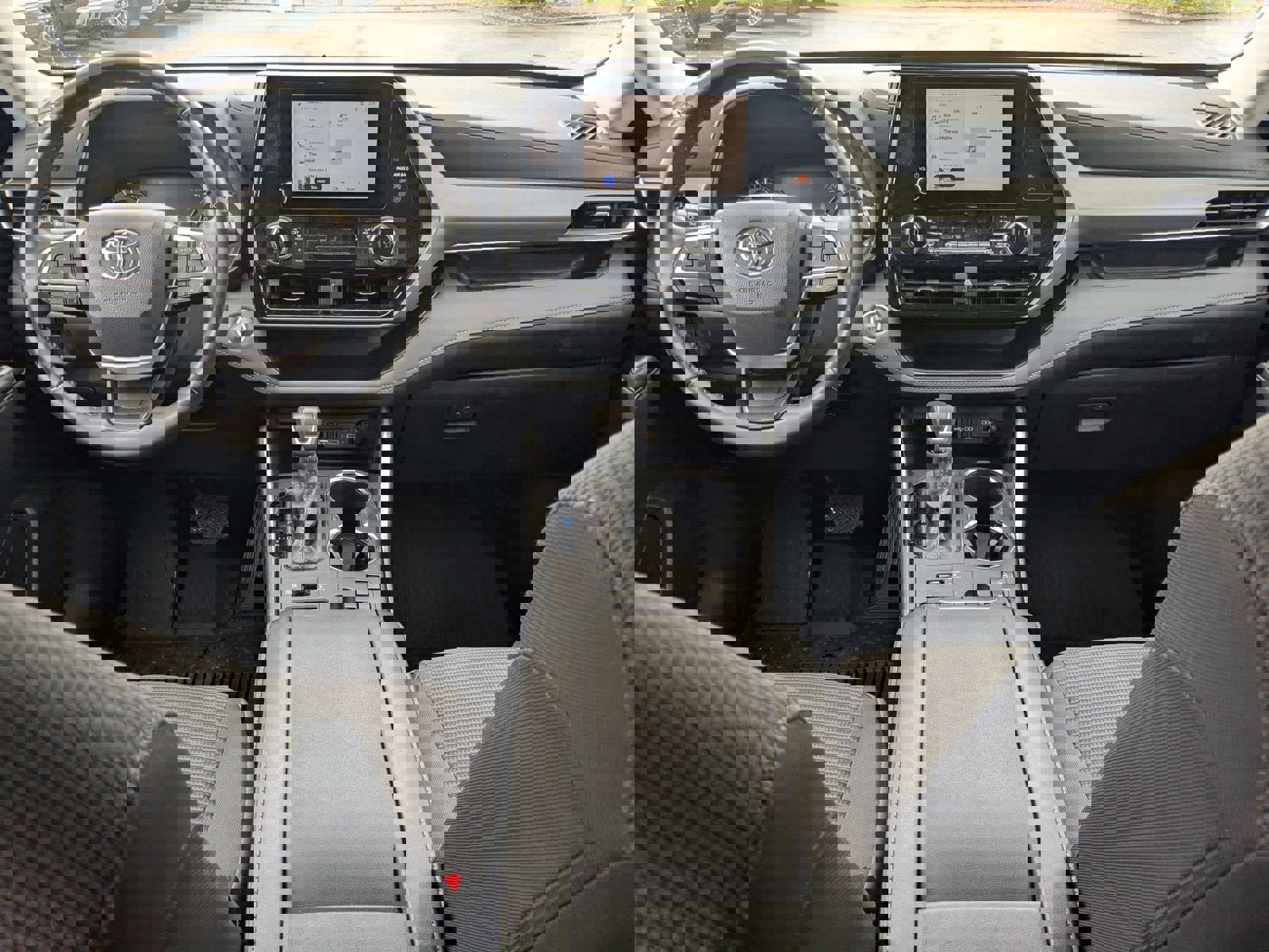 Used 2024 Toyota Highlander LE image 20