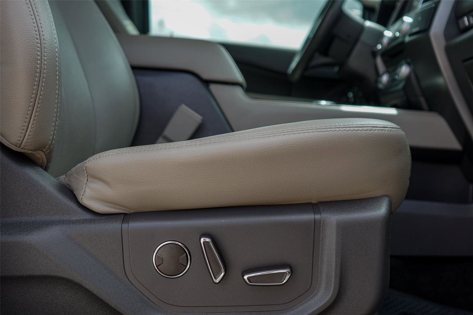 Used 2018 Ford Expedition XLT w/ Equipment Group 202A image 29