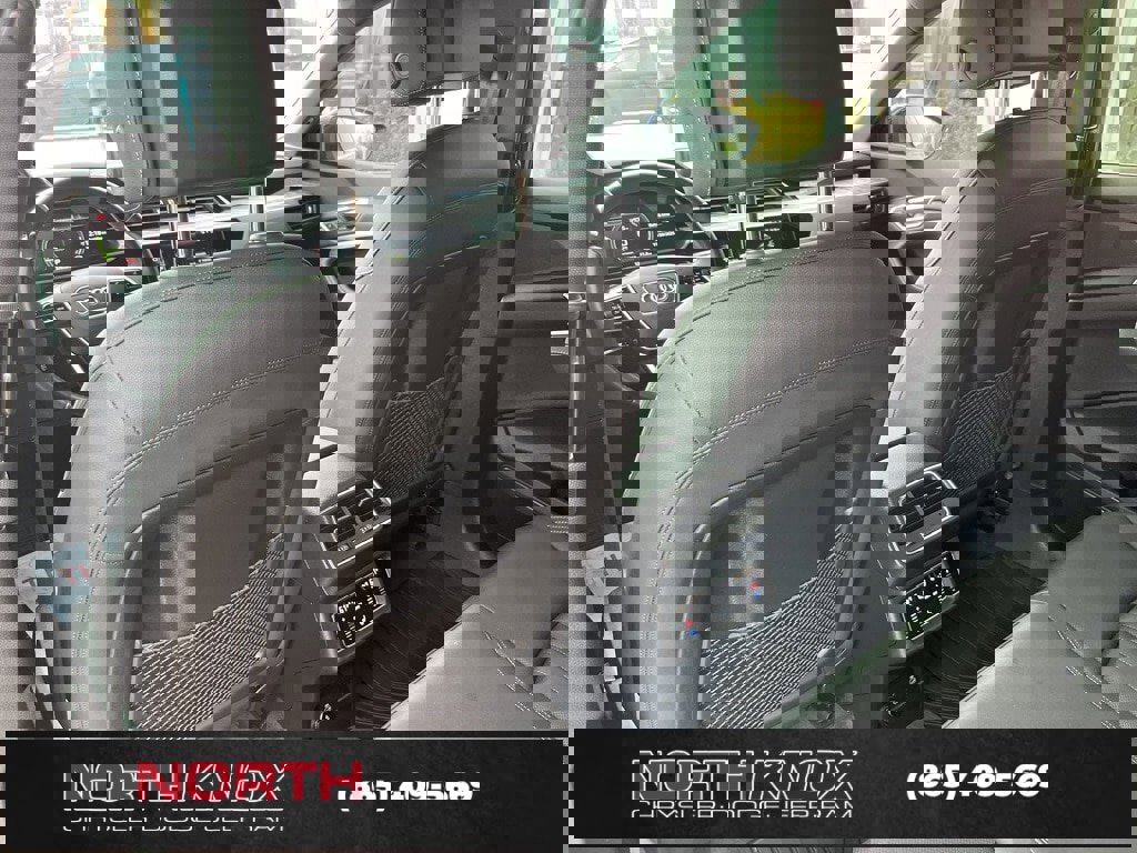 Used 2023 Audi e-tron Premium Plus w/ Premium Plus Package image 18