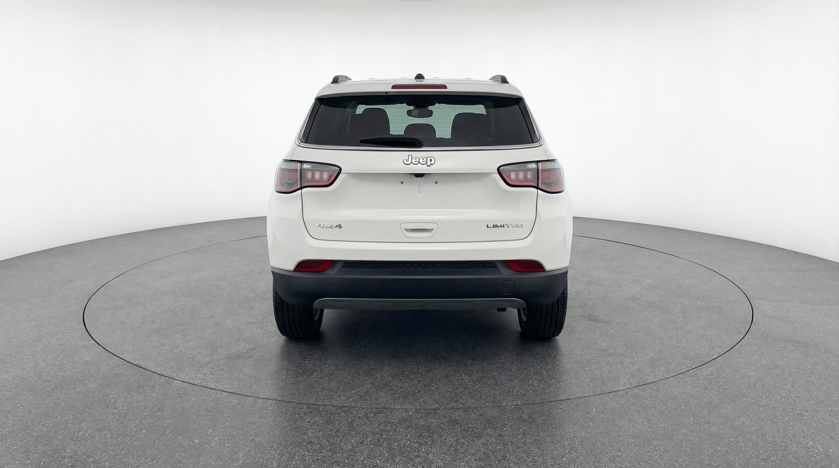 Used 2025 Jeep Compass Latitude AWD/4WD image 7