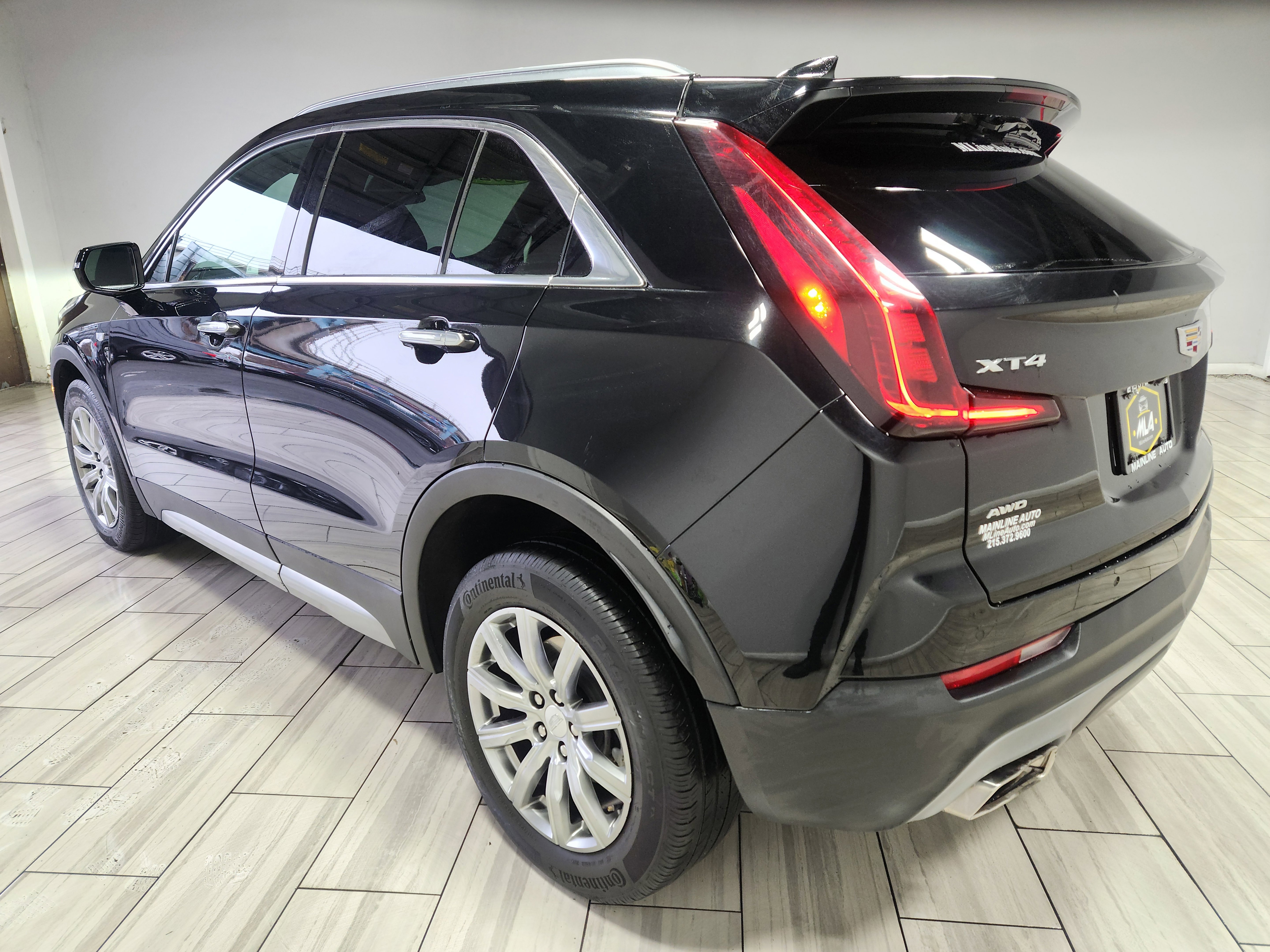 Used 2023 Cadillac XT4 Premium Luxury AWD/4WD image 3