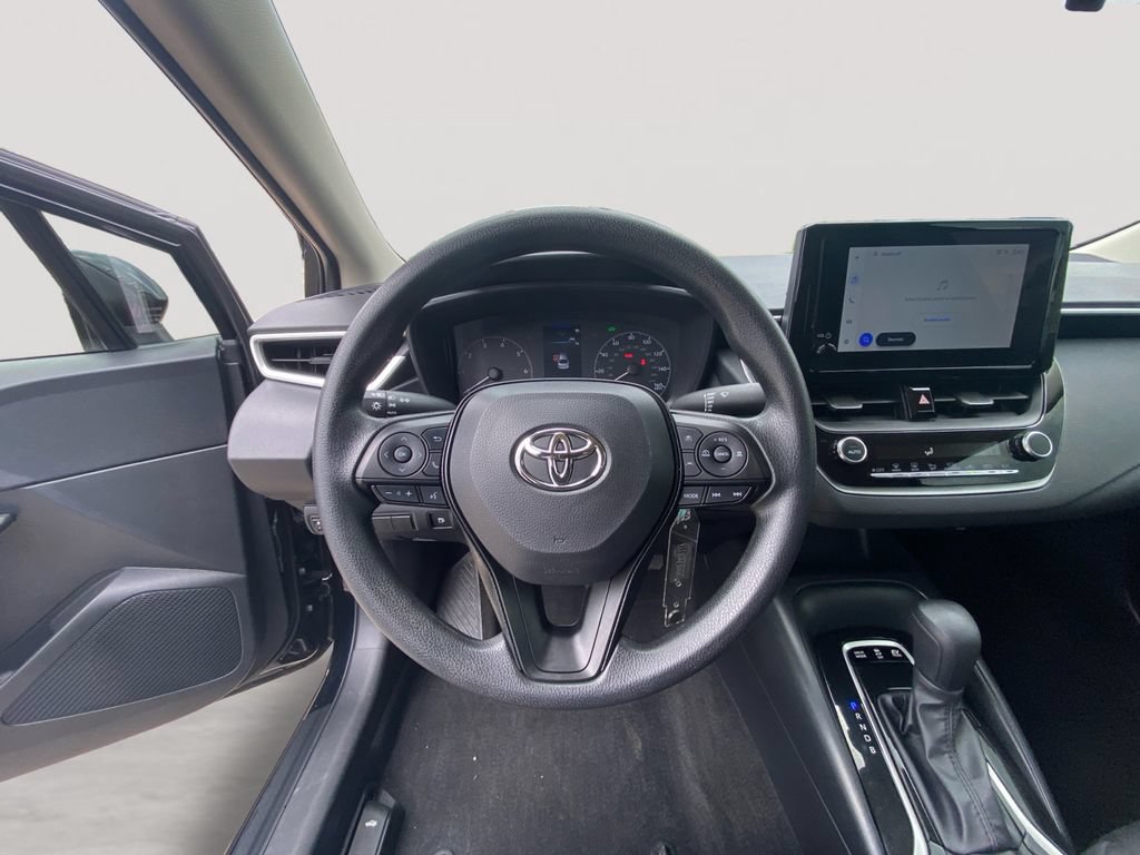 Used 2025 Toyota Corolla LE FWD image 12