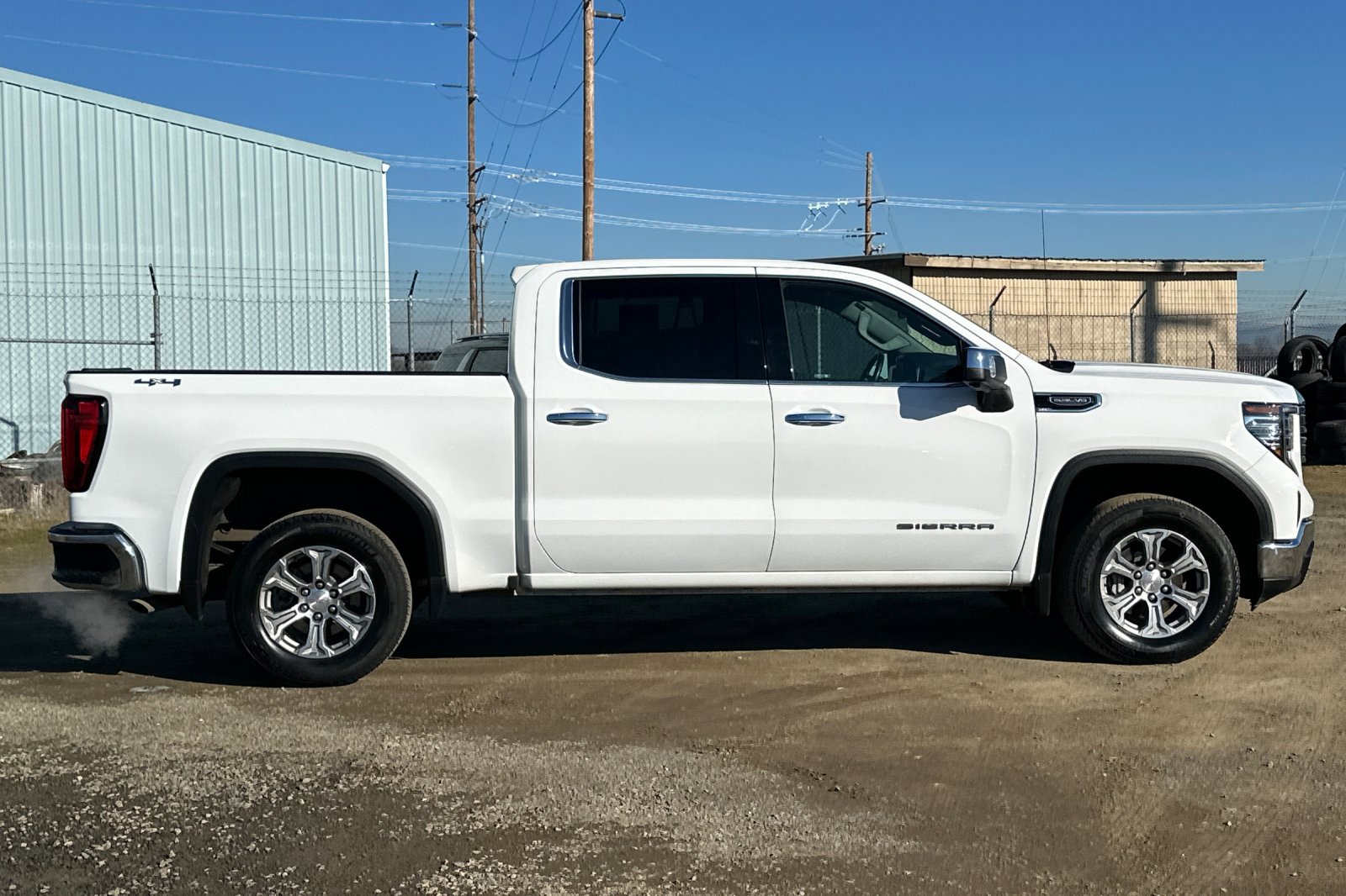 Used 2024 GMC Sierra 1500 SLT image 3
