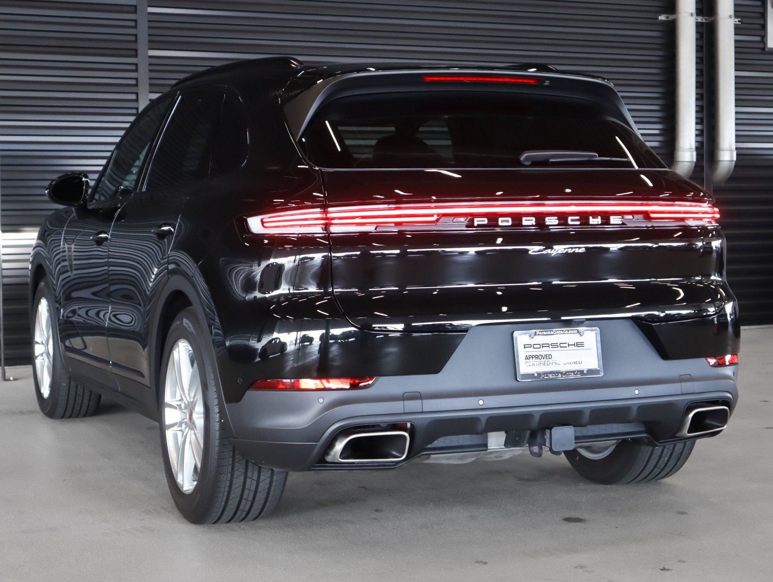Certified 2025 Porsche Cayenne AWD/4WD image 3