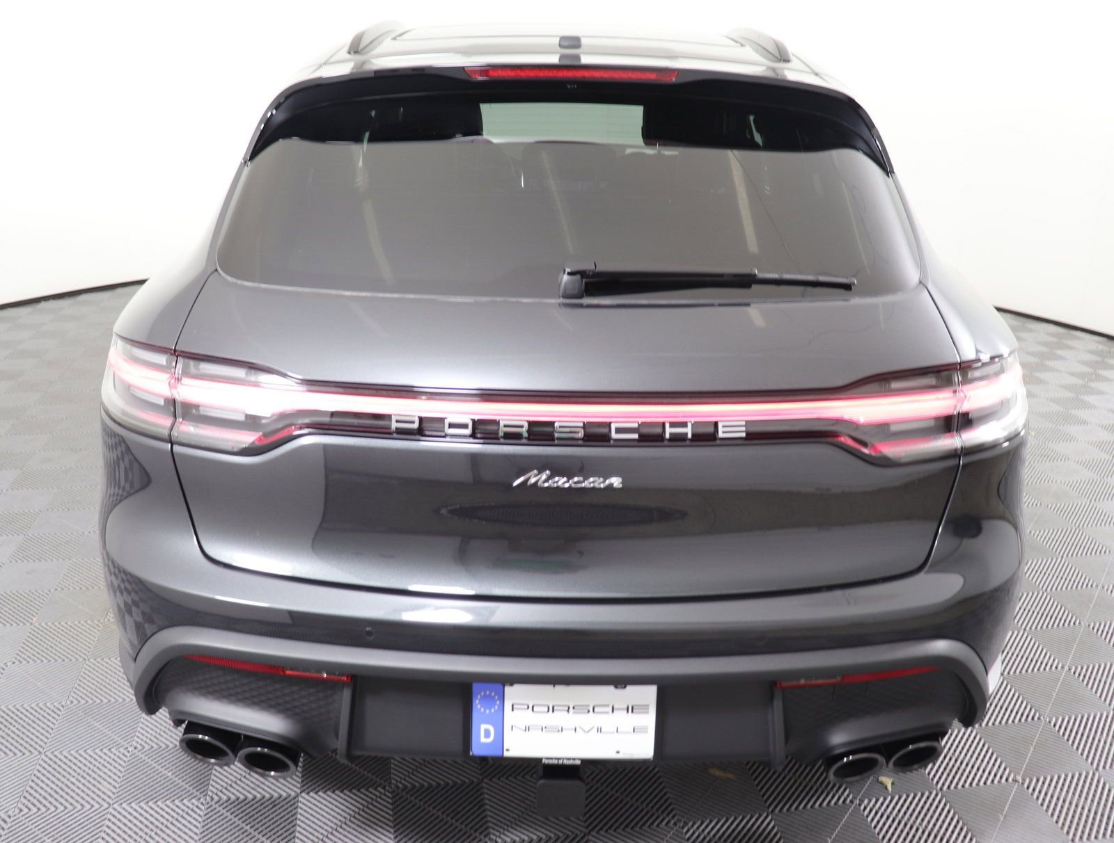 Certified 2025 Porsche Macan image 9