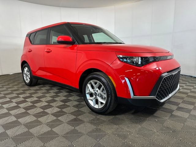 Used 2025 Kia Soul LX w/ LX Technology Package image 2