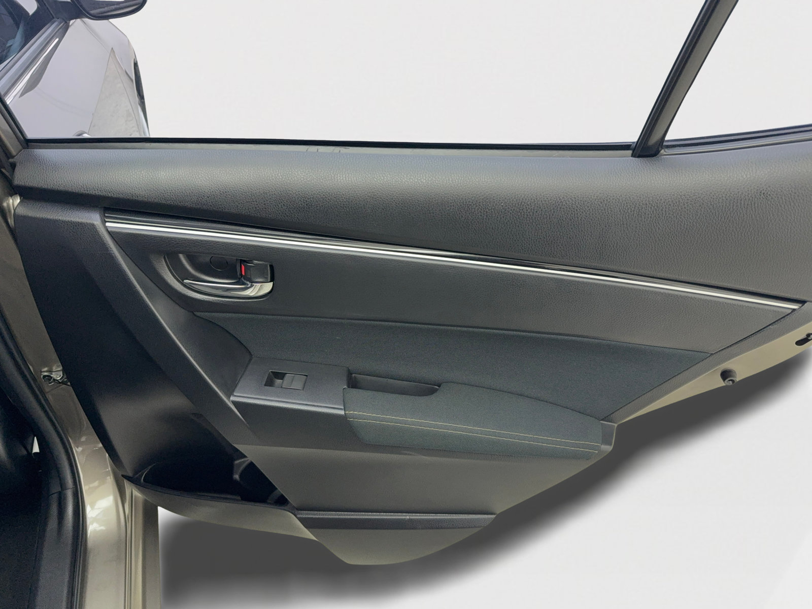 Used 2018 Toyota Corolla LE FWD image 36