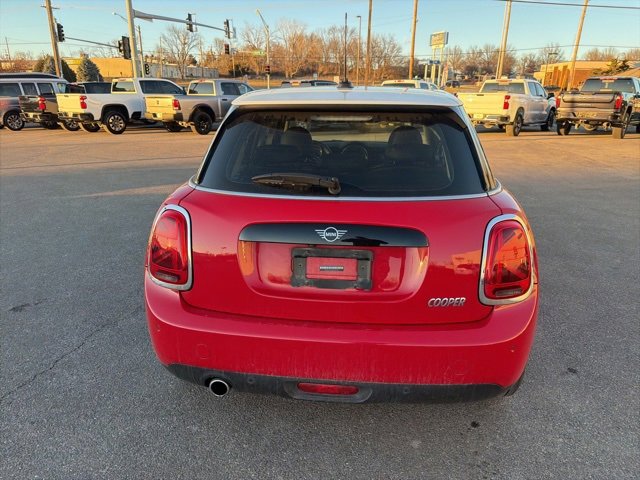 Used 2021 MINI Cooper 4-Door Hardtop w/ Storage Package image 21