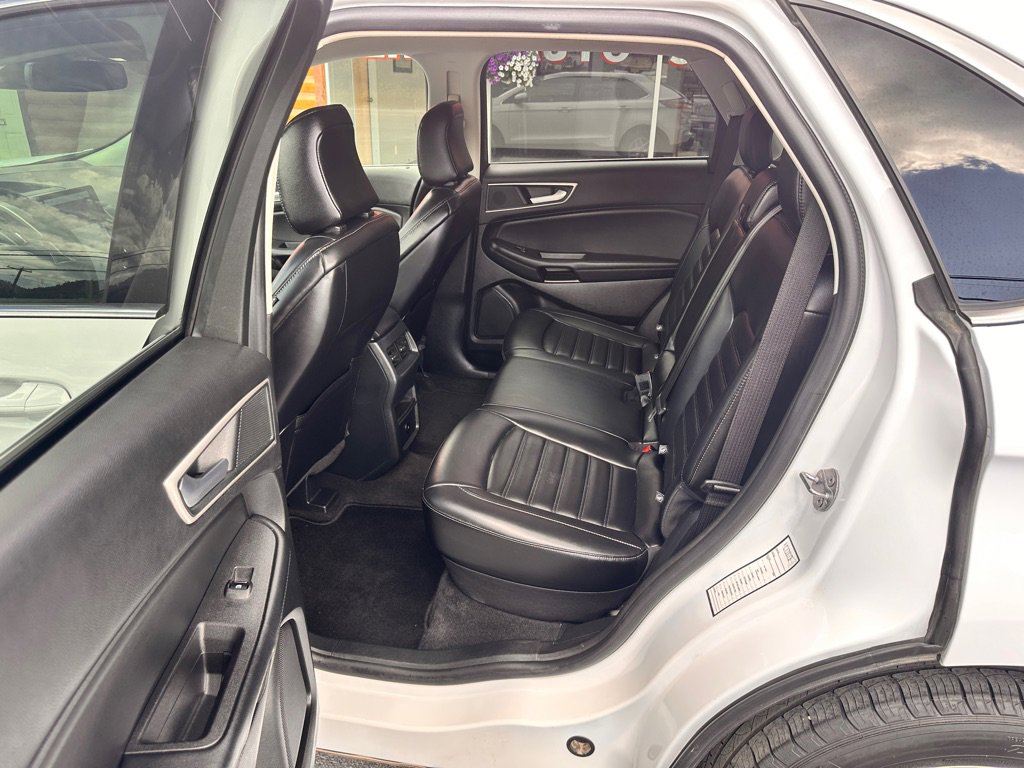 Used 2024 Ford Edge SEL image 11