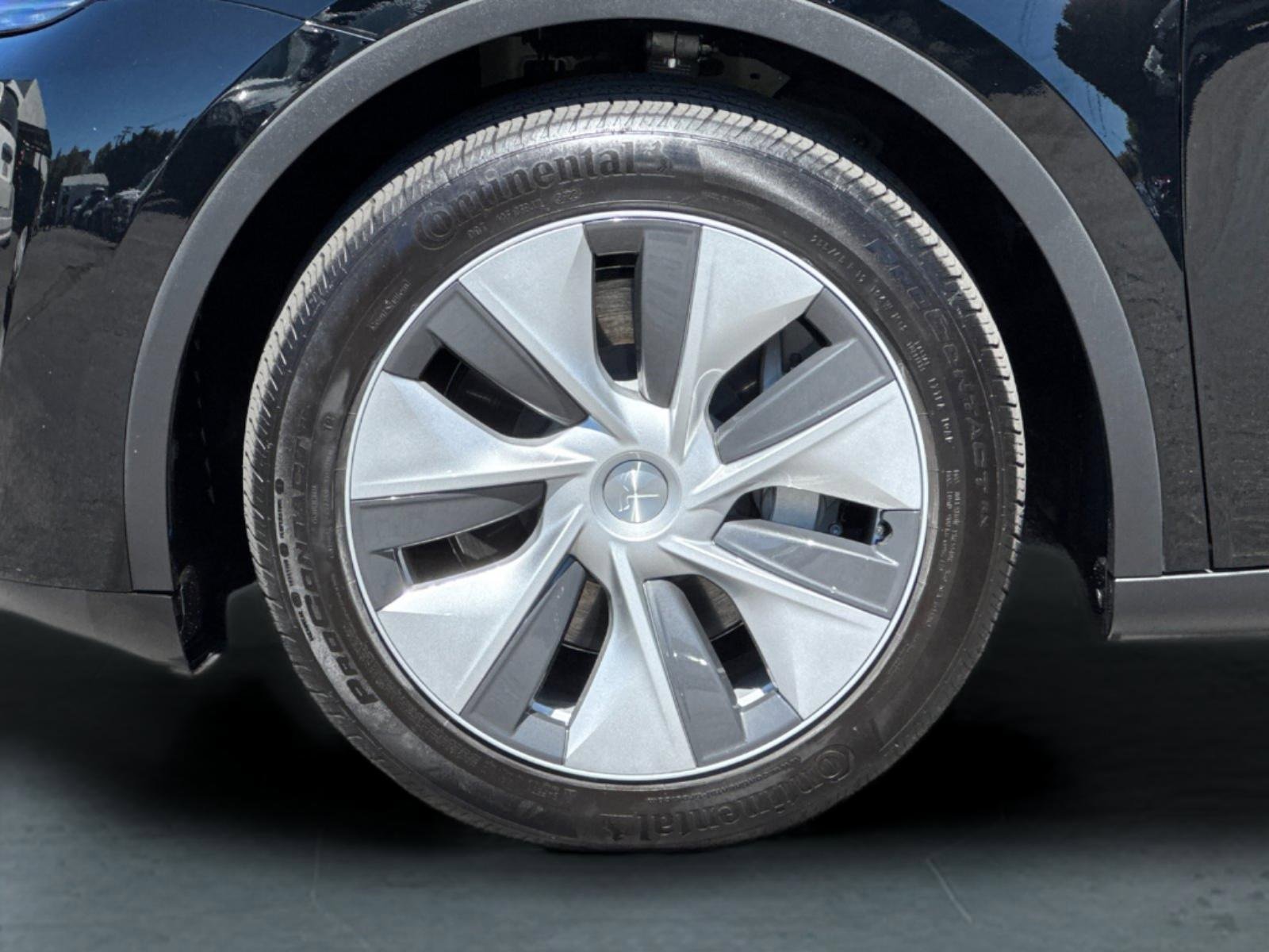 Used 2023 Tesla Model Y Long Range image 25