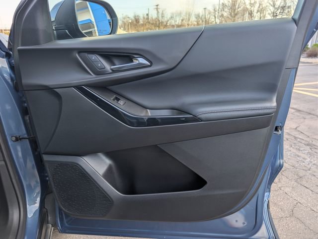 Used 2025 Chevrolet Equinox LT w/ Midnight Edition image 13