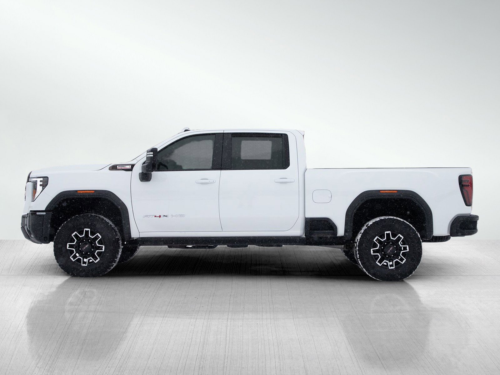 Used 2025 GMC Sierra 2500 AT4X image 2