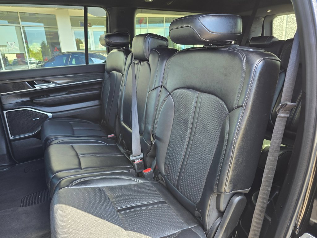 Used 2024 Jeep Wagoneer L Series II AWD/4WD image 18