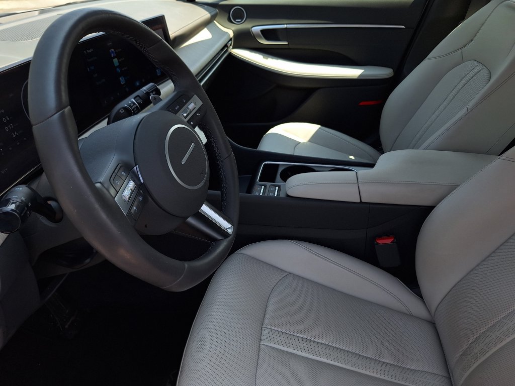 Certified 2025 Hyundai Sonata Limited FWD image 10