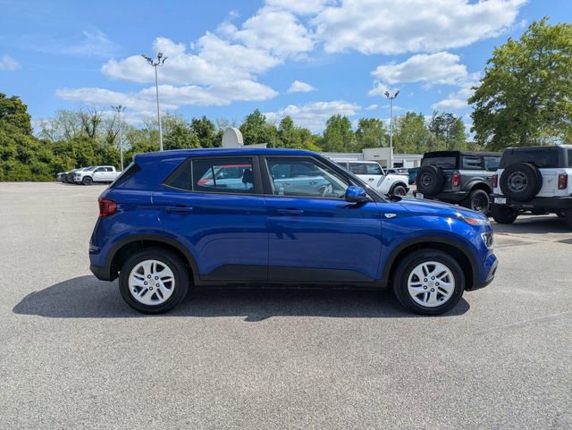 Used 2021 Hyundai Venue SE FWD image 2