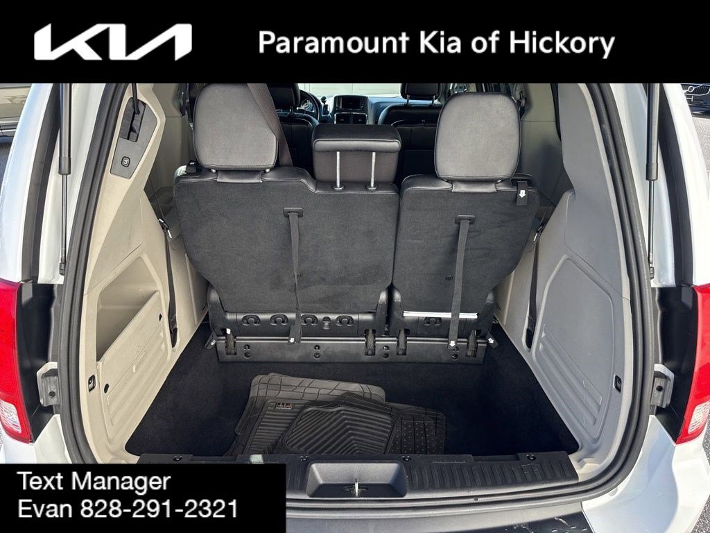 Used 2019 Dodge Grand Caravan SXT image 11