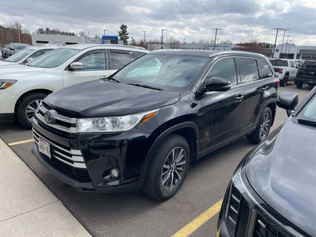 Used 2017 Toyota Highlander XLE image 1