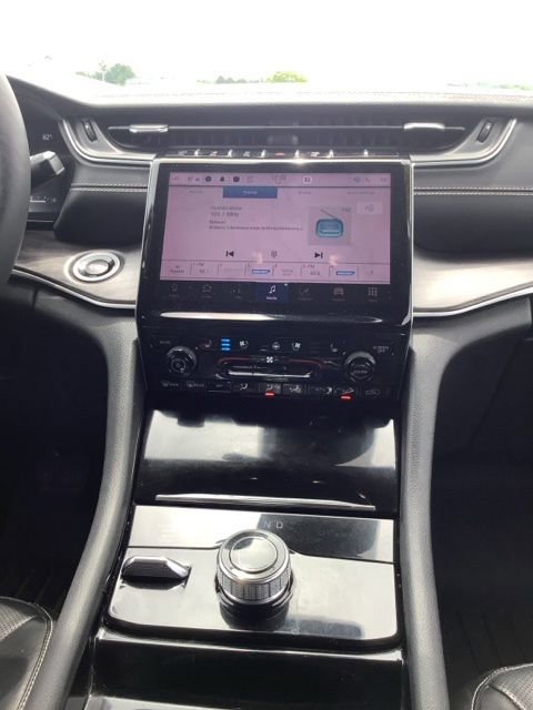Used 2023 Jeep Grand Cherokee Limited w/ Luxury Tech Group II AWD/4WD image 23