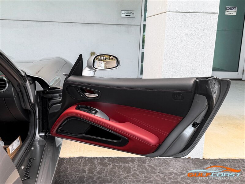 Used 2017 Dodge Viper GTS RWD image 33