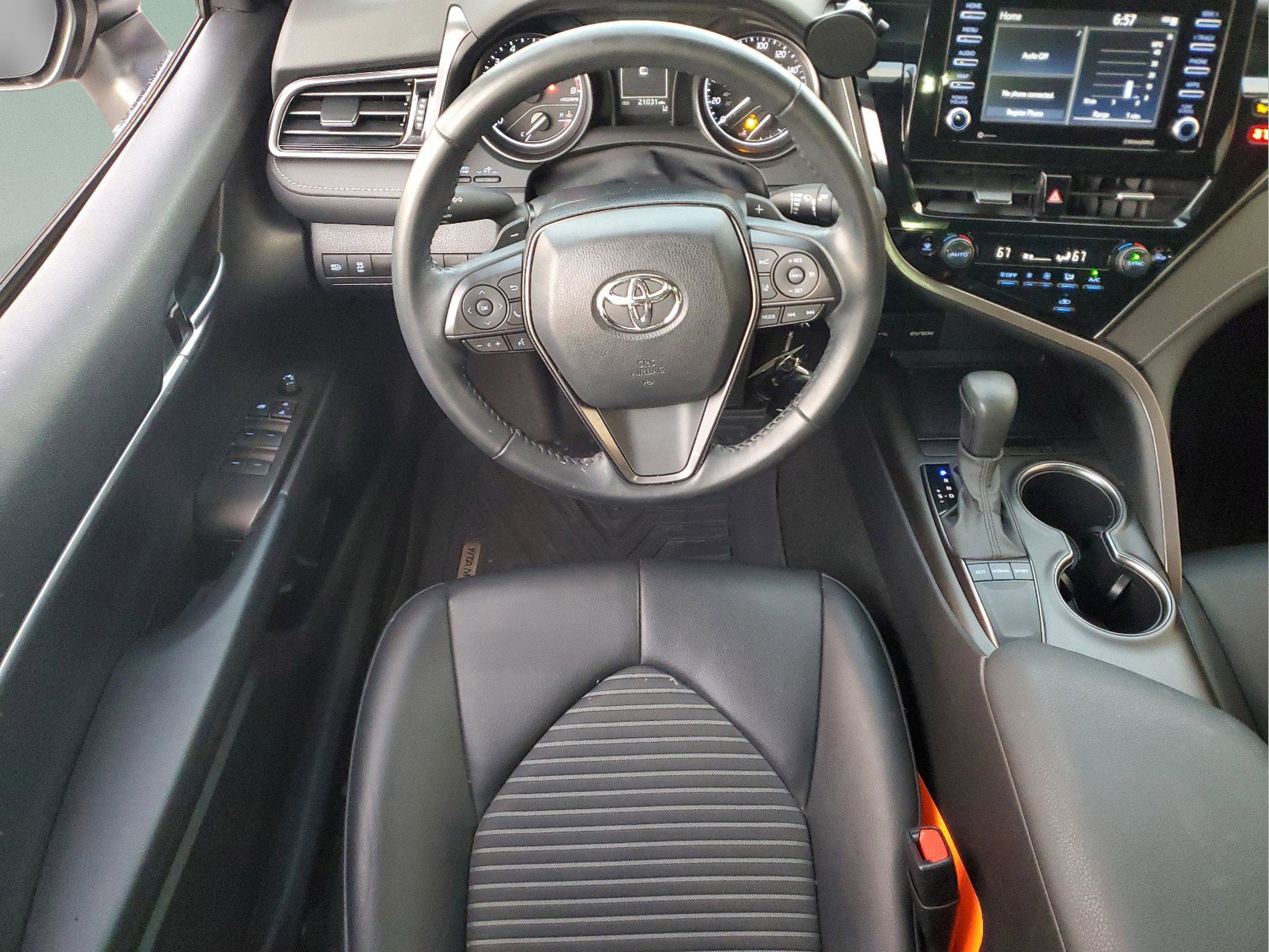 Used 2023 Toyota Camry SE image 10