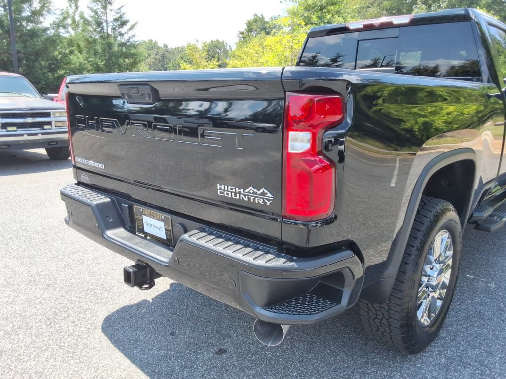 Certified 2022 Chevrolet Silverado 3500 High Country AWD/4WD image 16