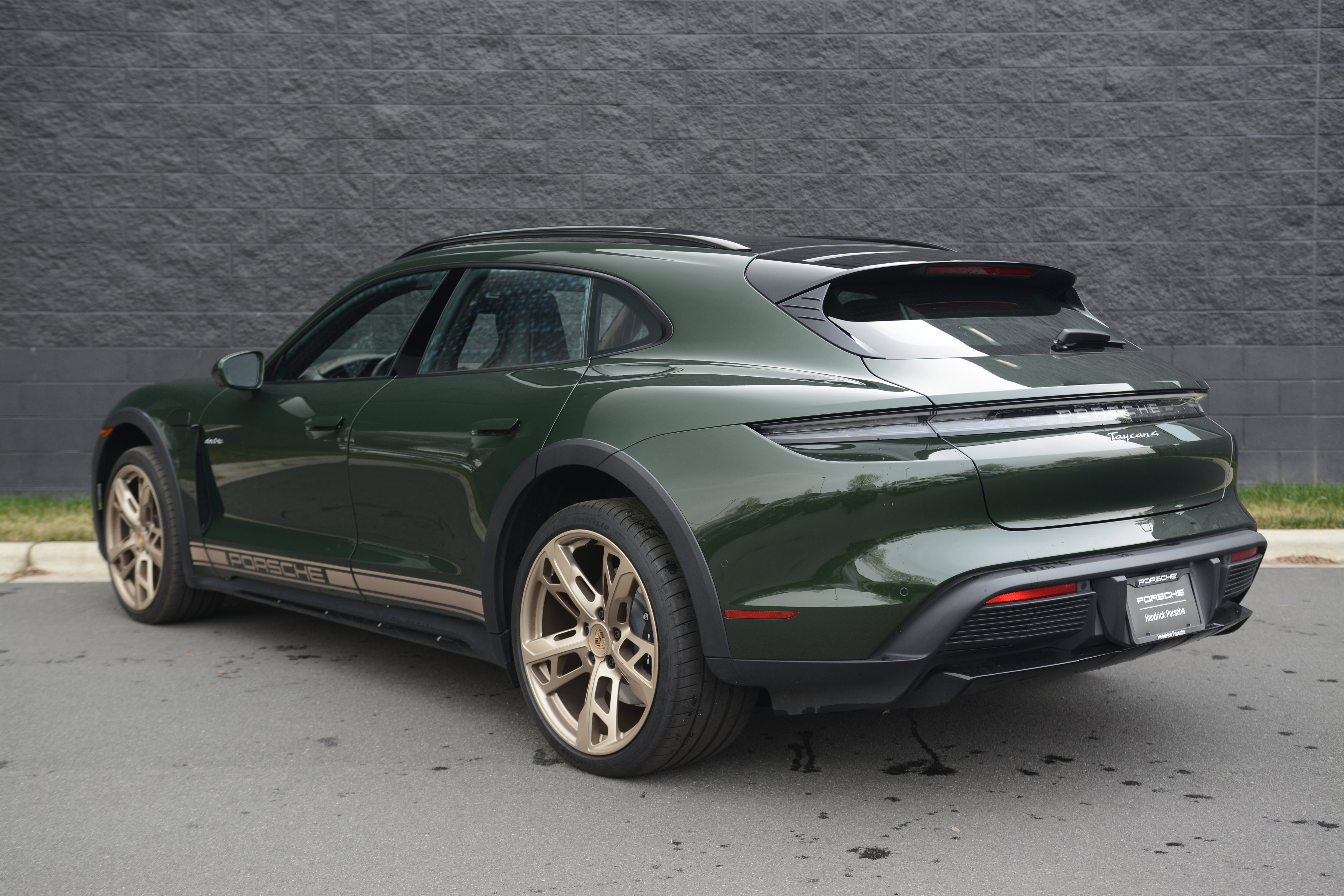 Certified 2025 Porsche Taycan 4 Cross Turismo AWD/4WD image 3