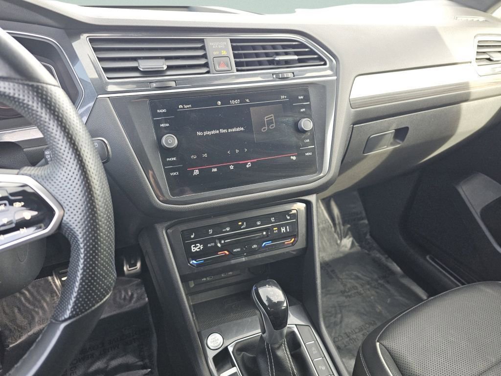 Used 2022 Volkswagen Tiguan SEL R-Line image 33