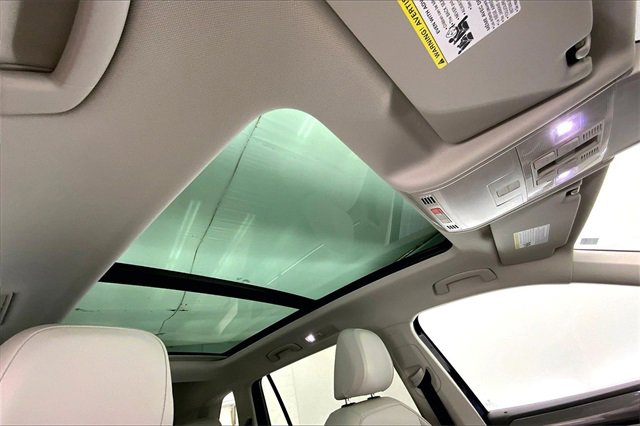 Used 2023 Volkswagen Tiguan SE w/ Panoramic Sunroof Package image 22
