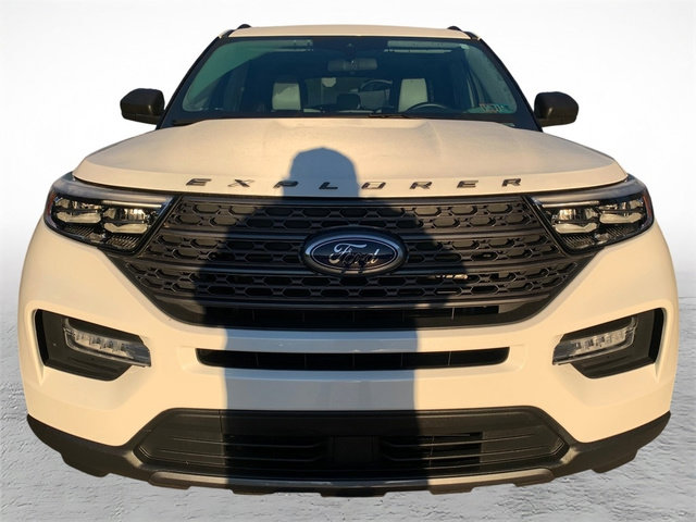 Used 2021 Ford Explorer XLT w/ Equipment Group 202A AWD/4WD image 7