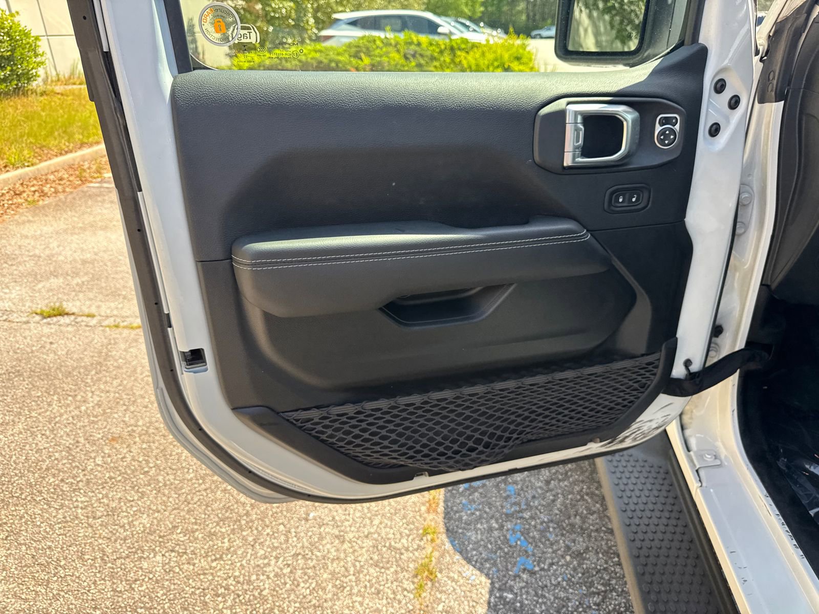 Used 2022 Jeep Wrangler Unlimited Sahara w/ Dual Top Group AWD/4WD image 10